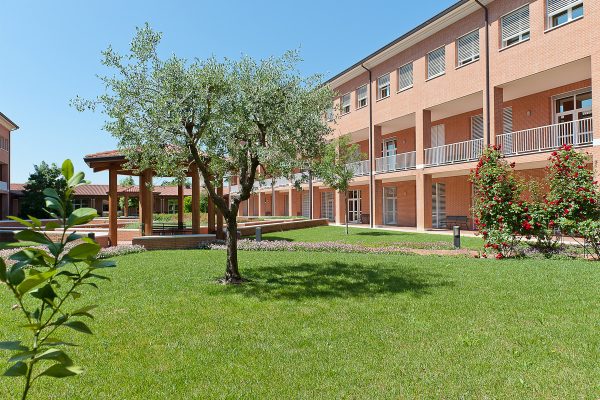 Casa_don_luigi_maran_Villafranca_Padovana_giardino-interno2
